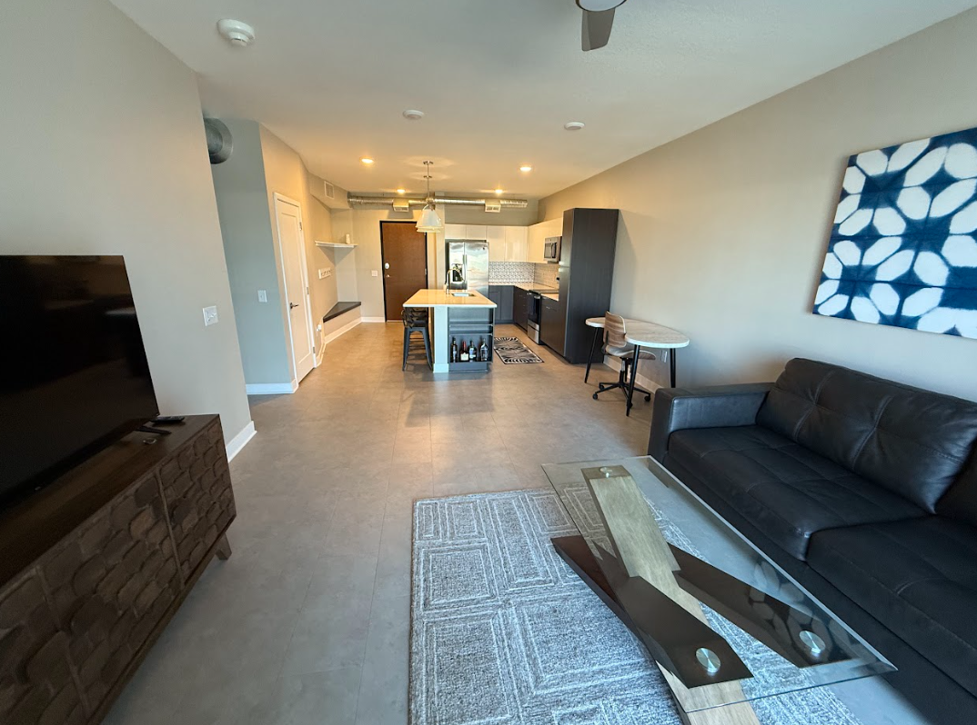 The Sapphire Suite | Furnished 1BR Downtown Des Moines