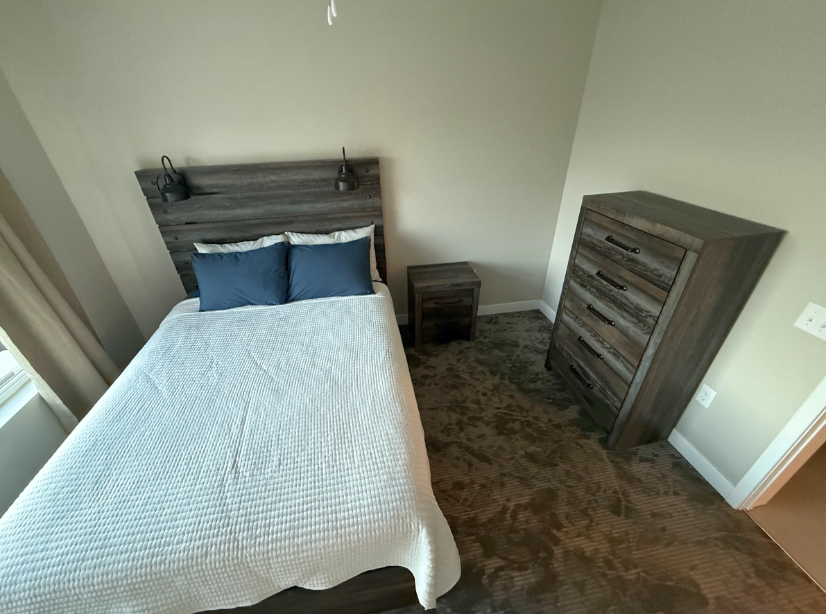 The Sapphire Suite | Furnished 1BR Downtown Des Moines