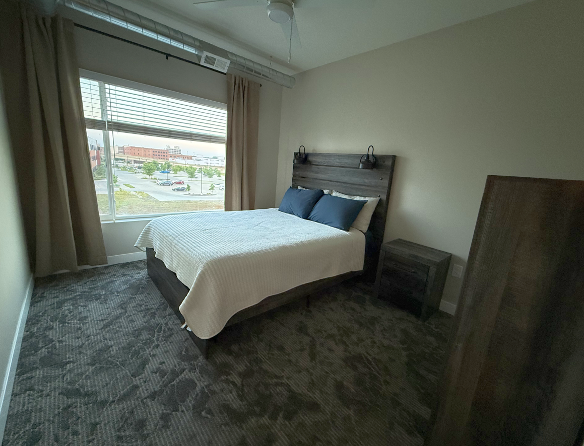 The Sapphire Suite | Furnished 1BR Downtown Des Moines