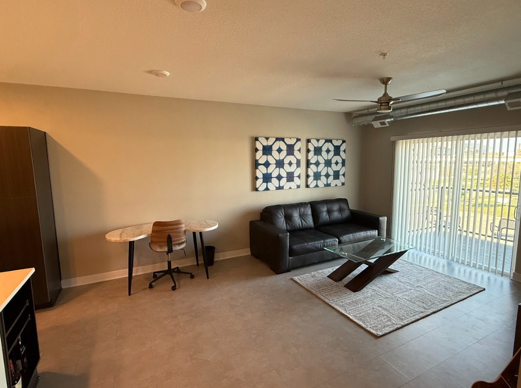 The Sapphire Suite | Furnished 1BR Downtown Des Moines