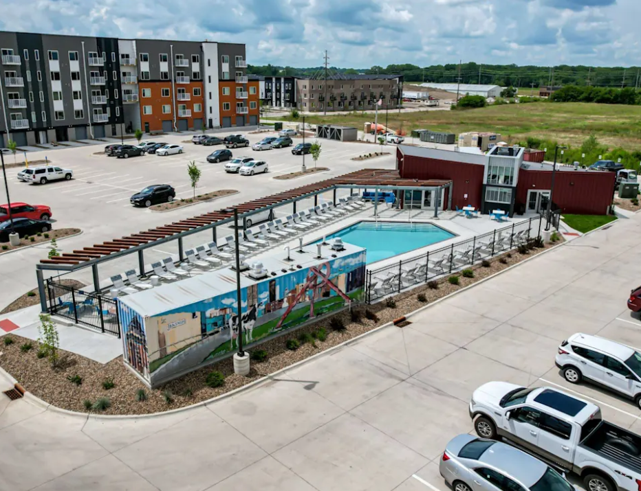 The Sapphire Suite | Furnished 1BR Downtown Des Moines
