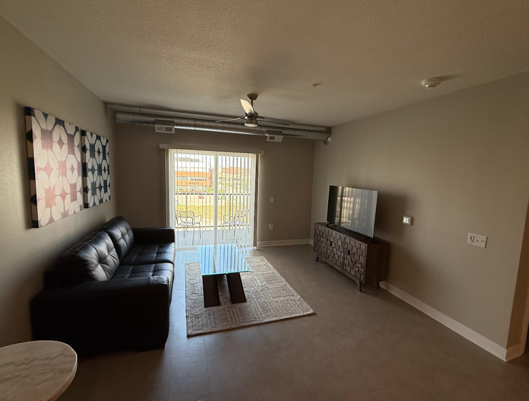 The Sapphire Suite | Furnished 1BR Downtown Des Moines