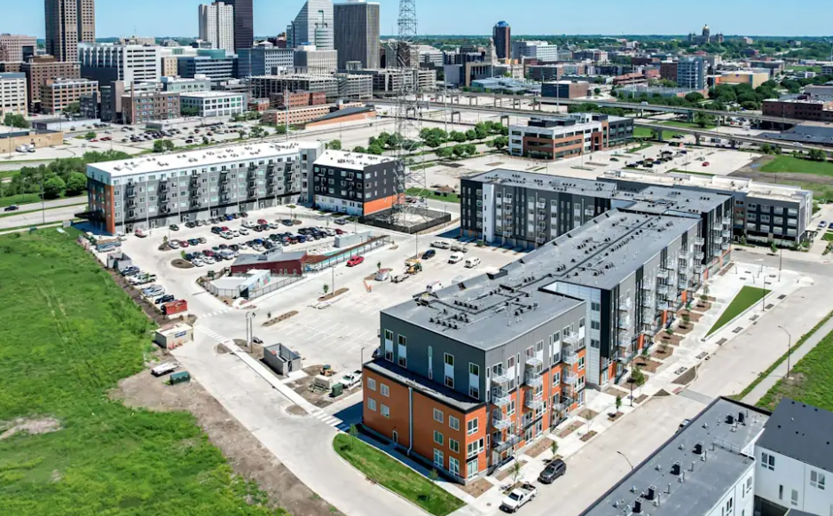 The Sapphire Suite | Furnished 1BR Downtown Des Moines