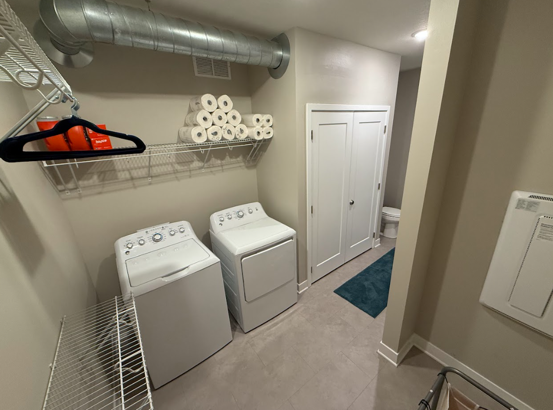 The Sapphire Suite | Furnished 1BR Downtown Des Moines